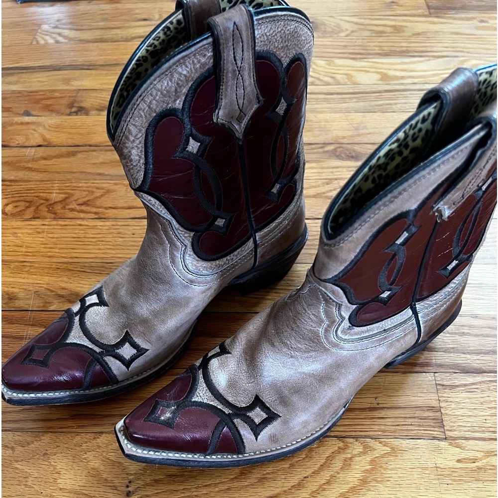 Ariat short cowboy boots